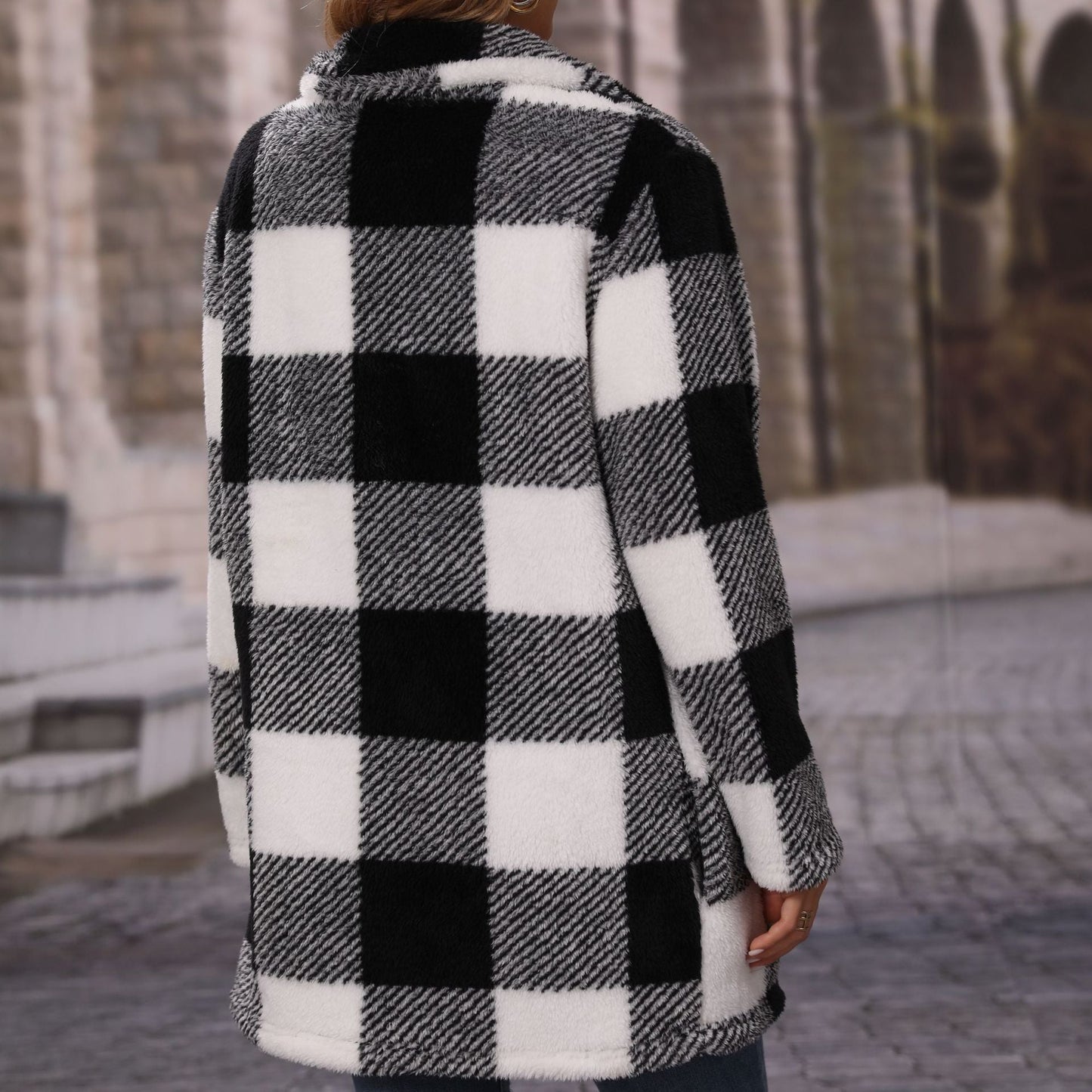 Women's plush jacket in a check pattern with practical pockets NOVAE