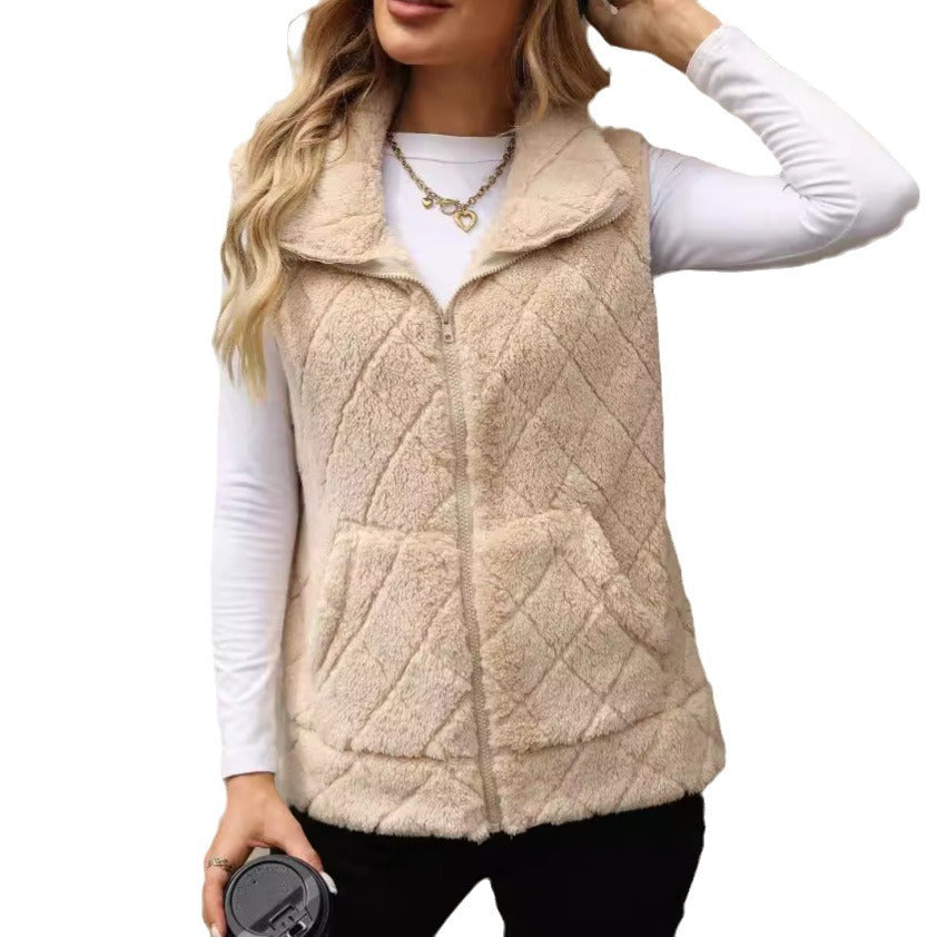 Women's fleece vest with modern quilted pattern and practical pockets NOVAE