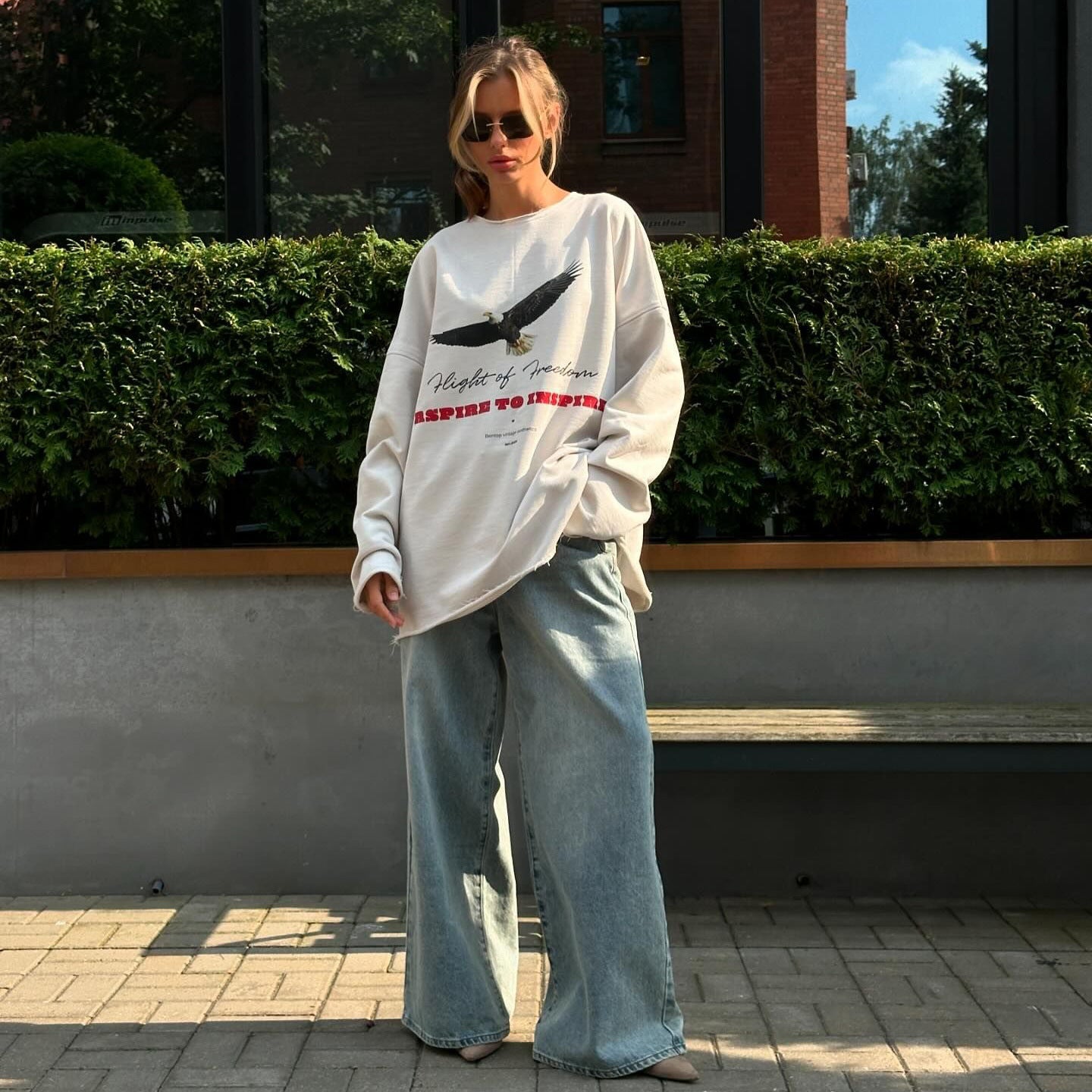 Women's oversized sweatshirt with creative graphic cut and casual design NOVAE