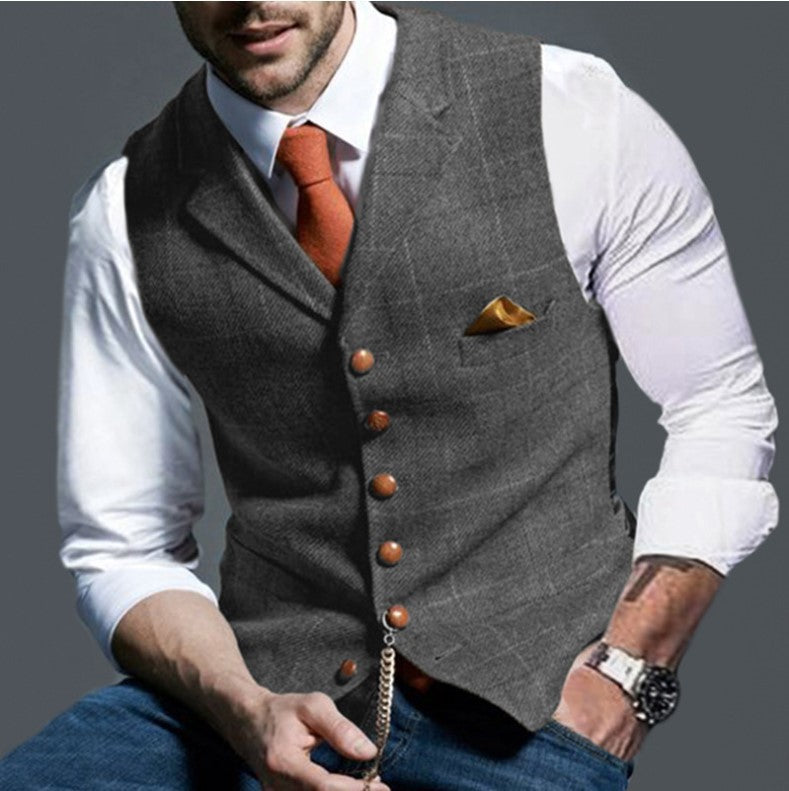 Men's stylish vest with elegant wooden buttons NOVAE