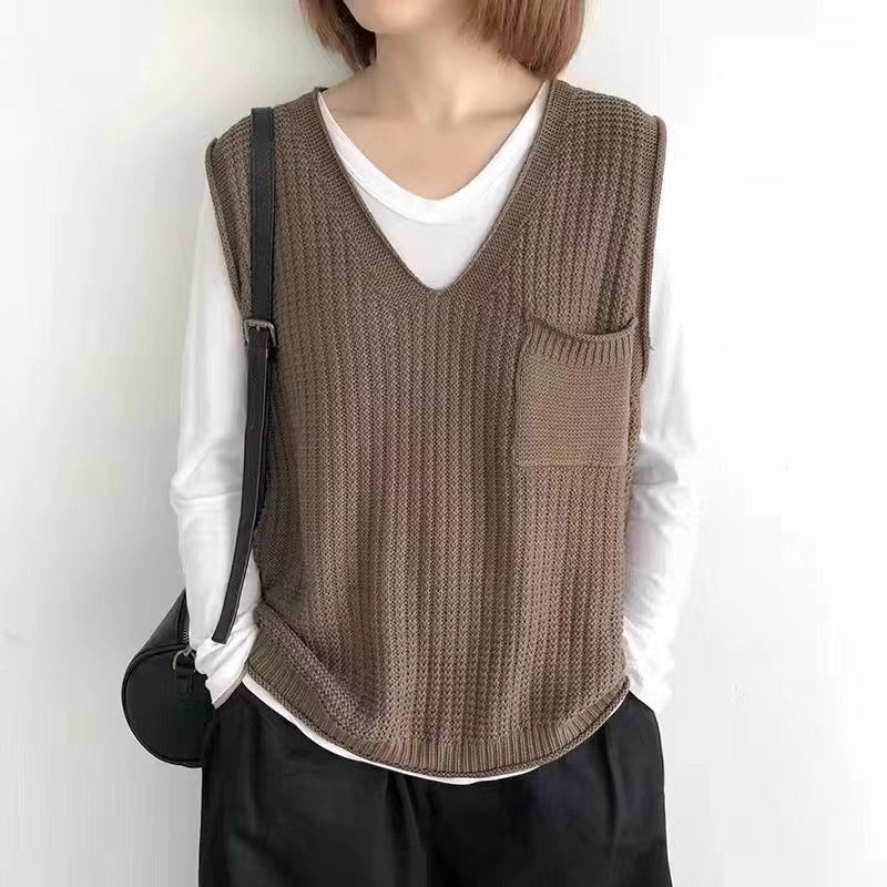 Women's knitted vest with V-neck and practical chest pocket NOVAE