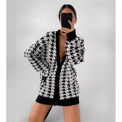 Women's chunky knit sweater with modern houndstooth pattern and button placket NOVAE