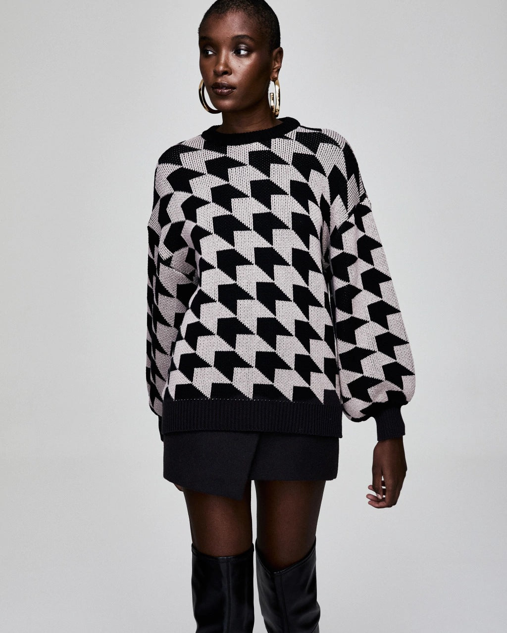 Women's geometric knit sweater with a relaxed fit and trendy trumpet sleeves NOVAE
