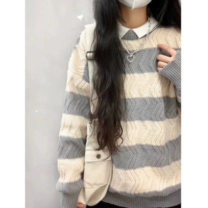 Women's Fashionable Knit Sweater with Textured Wave Pattern NOVAE