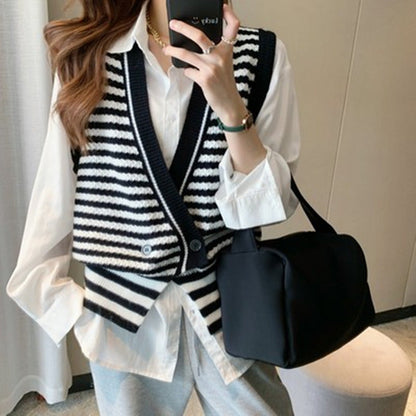 Women's knitted vest with V-neck and contrasting pattern NOVAE