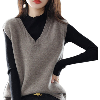 Women's sleeveless knitted vest with V-neck and fine texture NOVAE