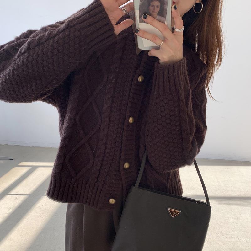 Women's chunky knit cardigan with button details and cable pattern NOVAE