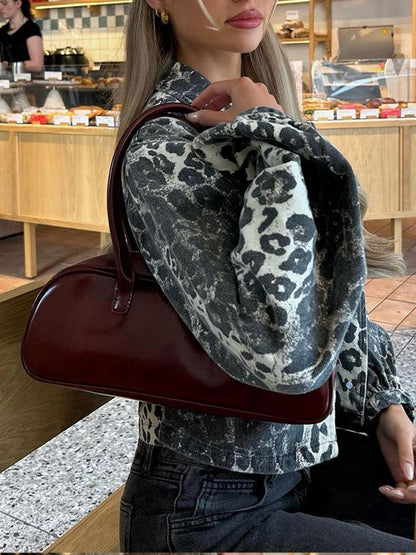 Women's handbag in an elegant retro design with ergonomic carrying handle NOVAE