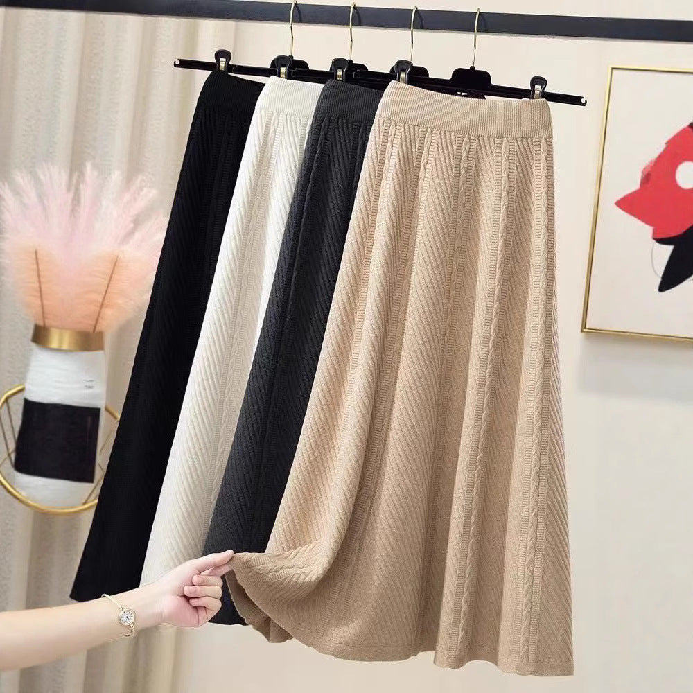 Women's pleated midi skirt with elastic waistband and fine texture NOVAE