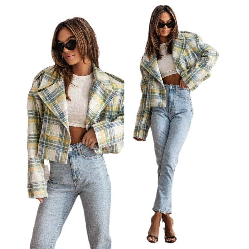 Women's short jacket in a modern check pattern with a flattering cut NOVAE