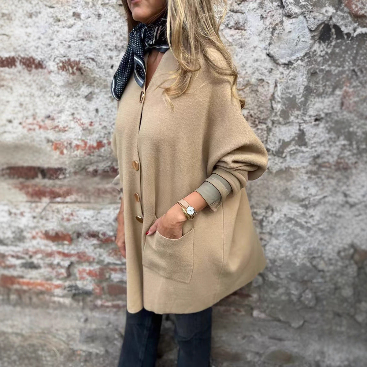 Women's fashionable cardigan with practical pockets and button closure NOVAE