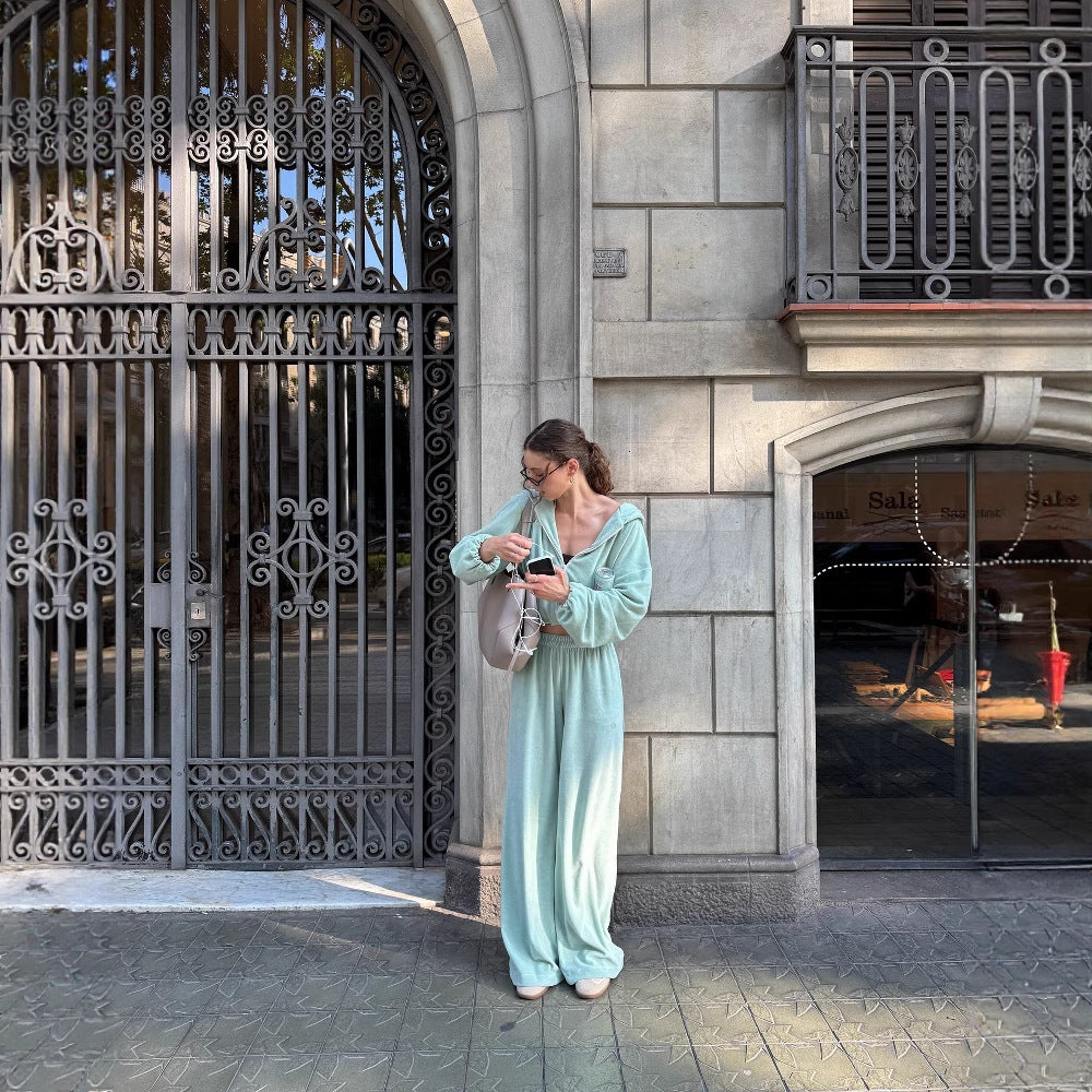 Women's comfortable fleece jogging suit with practical zipper and elastic waistband NOVAE