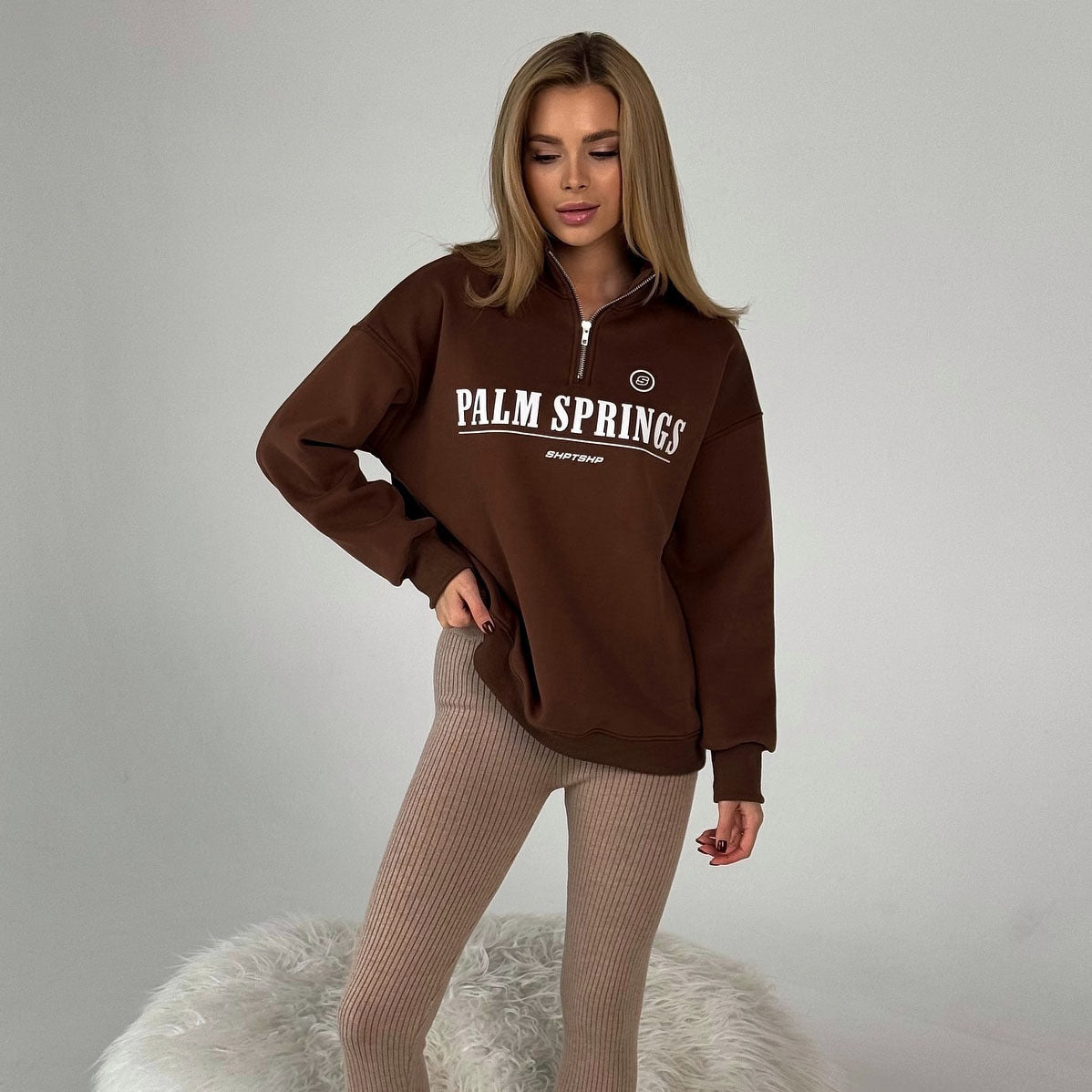 Women's casual sweatshirt with a mid-high collar and graphic print NOVAE