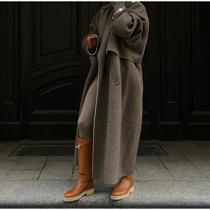 Women's elegant and comfortable wool coat with contrasting collar NOVAE