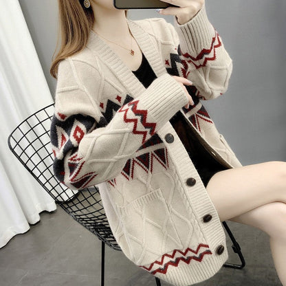 Women's chunky knit cardigan with a modern pattern and practical pockets NOVAE