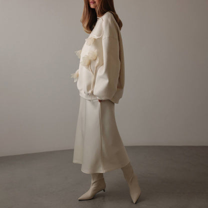 Women's sweatshirt with floral appliqués and a relaxed fit NOVAE