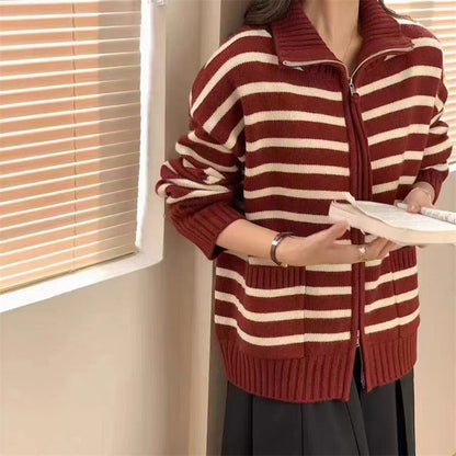 Women's cardigan with a modern striped pattern and practical pockets NOVAE