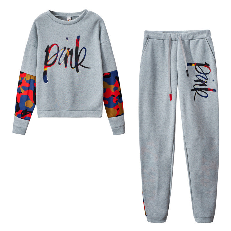 Women's sporty sweatshirt set with colorful camouflage details and a comfortable cut NOVAE
