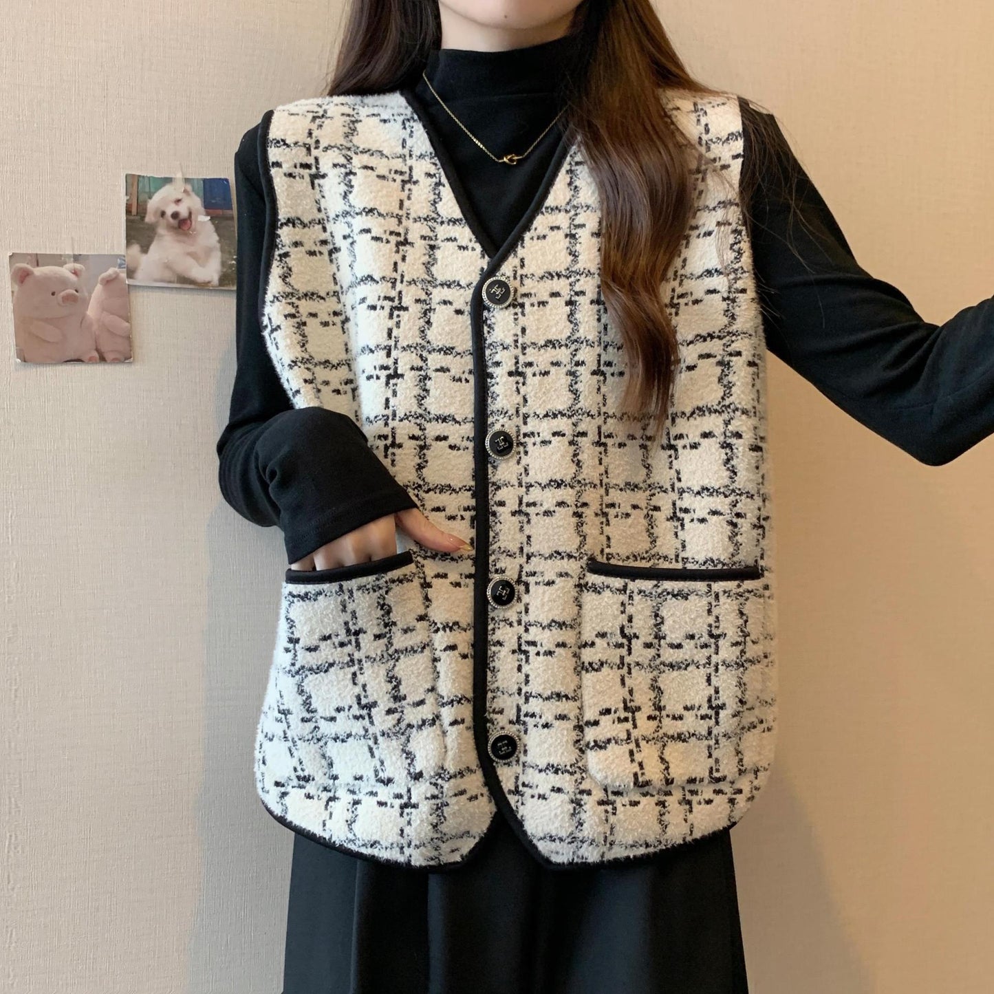 Women's fashionable vest with contrasting pockets NOVAE