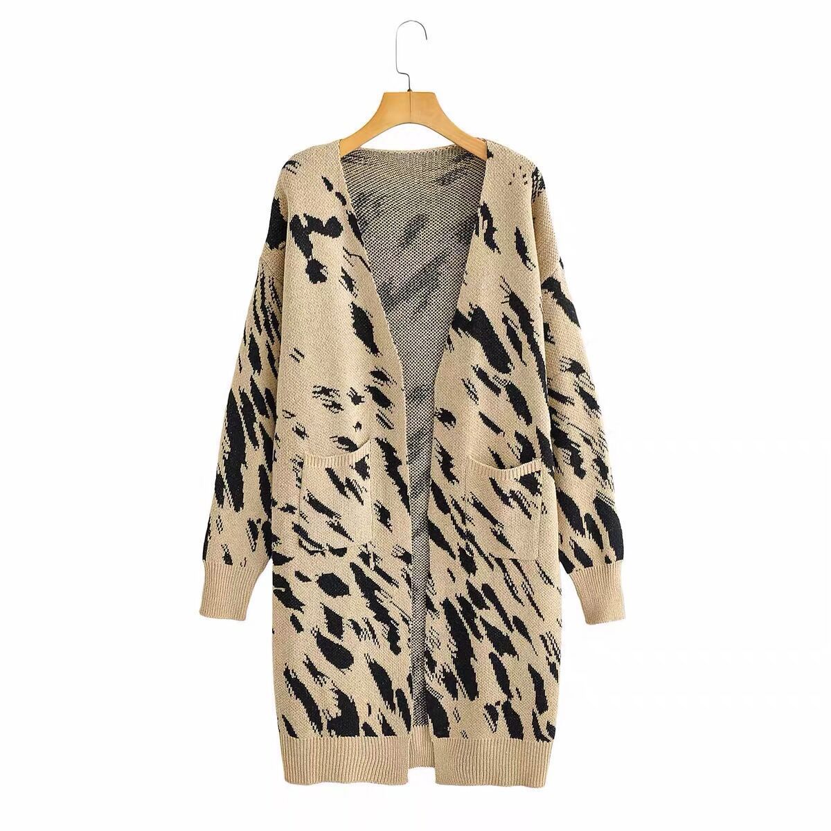 Women's chunky knit cardigan with fashionable leopard print and practical pockets NOVAE