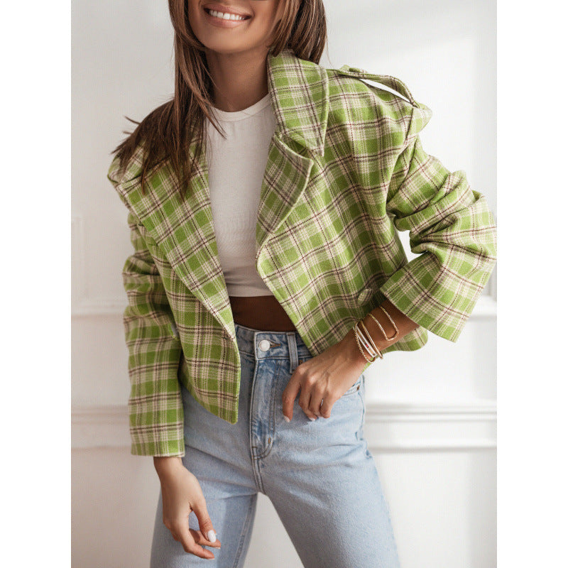 Women's short jacket in a modern check pattern with a flattering cut NOVAE