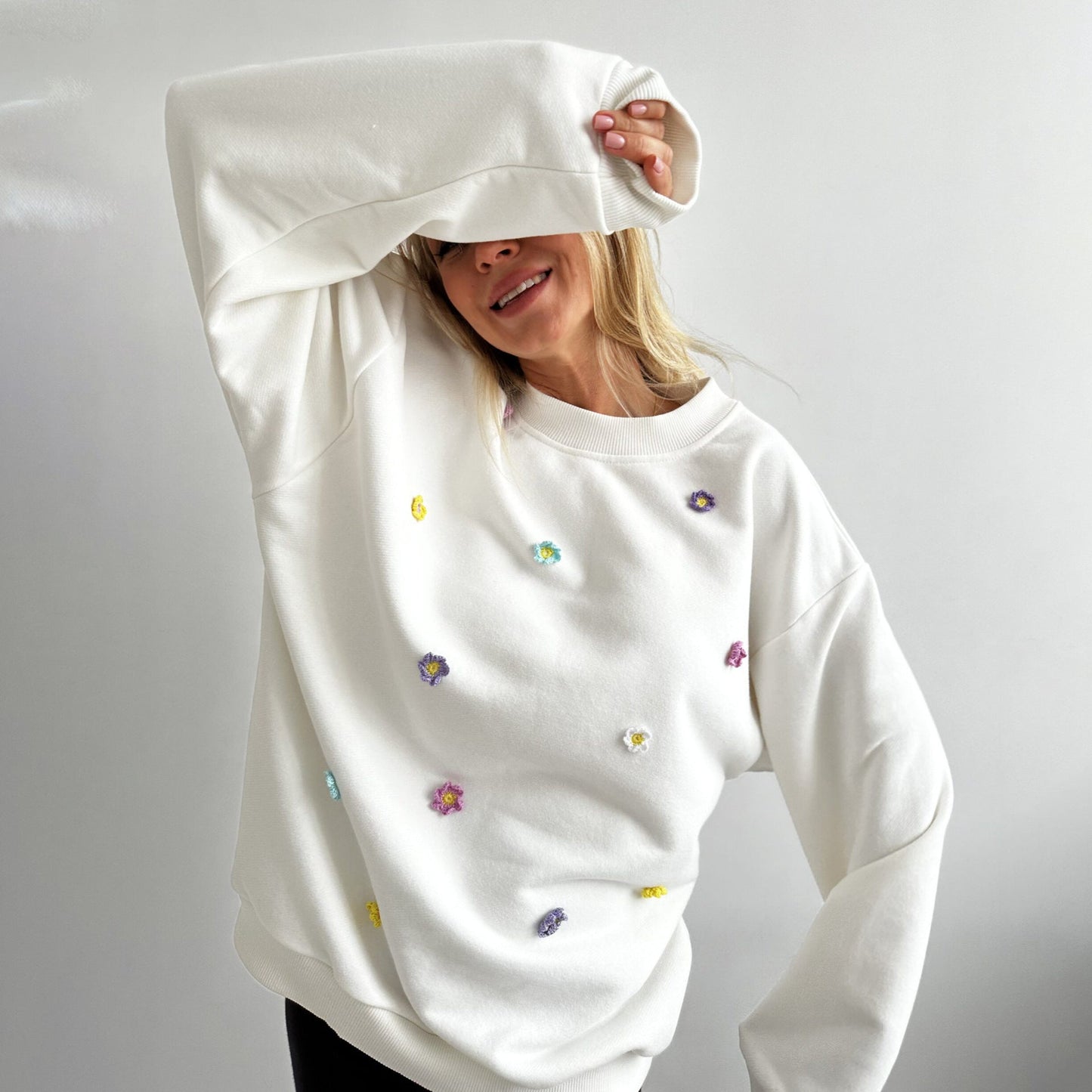 Women's comfortable sweatshirt with colorful floral appliqués NOVAE