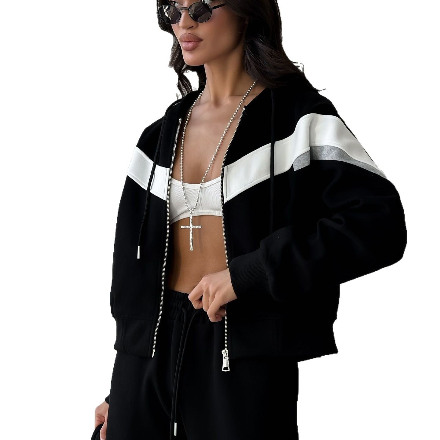Women's sporty jogging suit set with a modern cut and trendy accents NOVAE