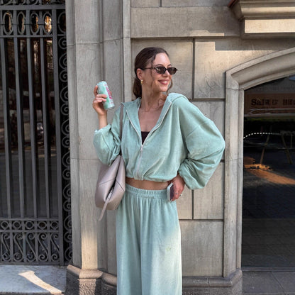 Women's comfortable fleece jogging suit with practical zipper and elastic waistband NOVAE