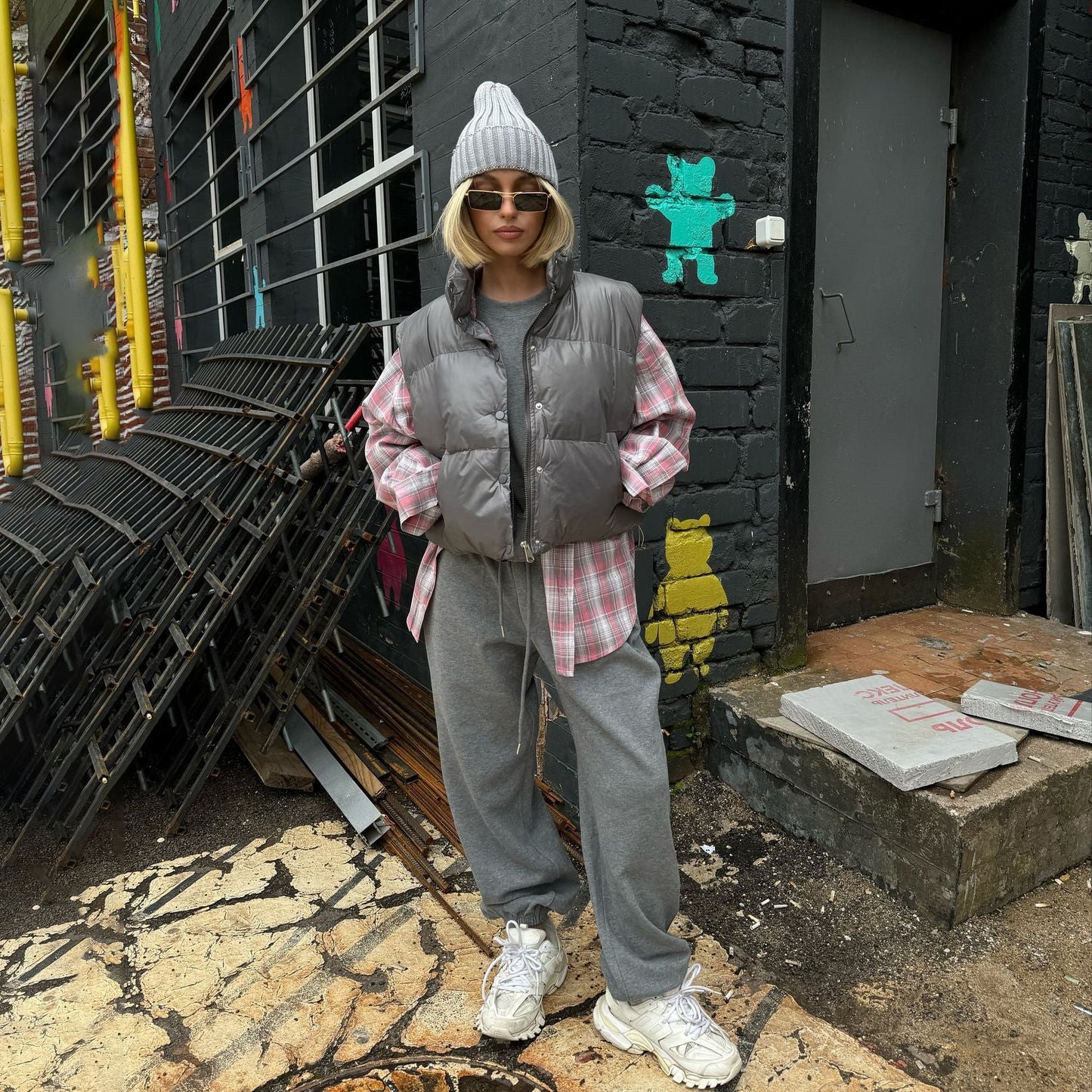 Women's casual vest with high collar and practical zipper NOVAE