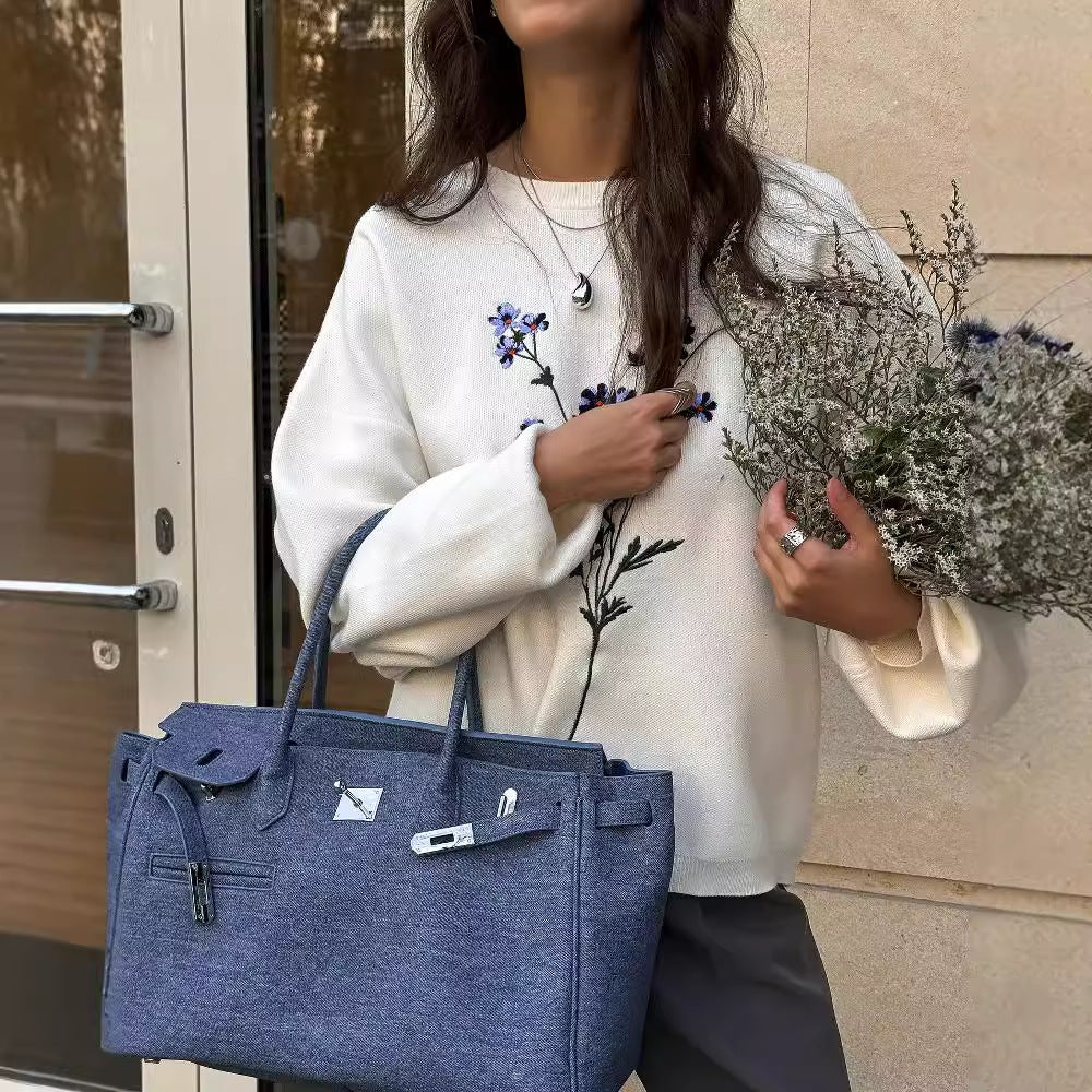 Women's stylish handbag in an urban design with reinforced handles NOVAE