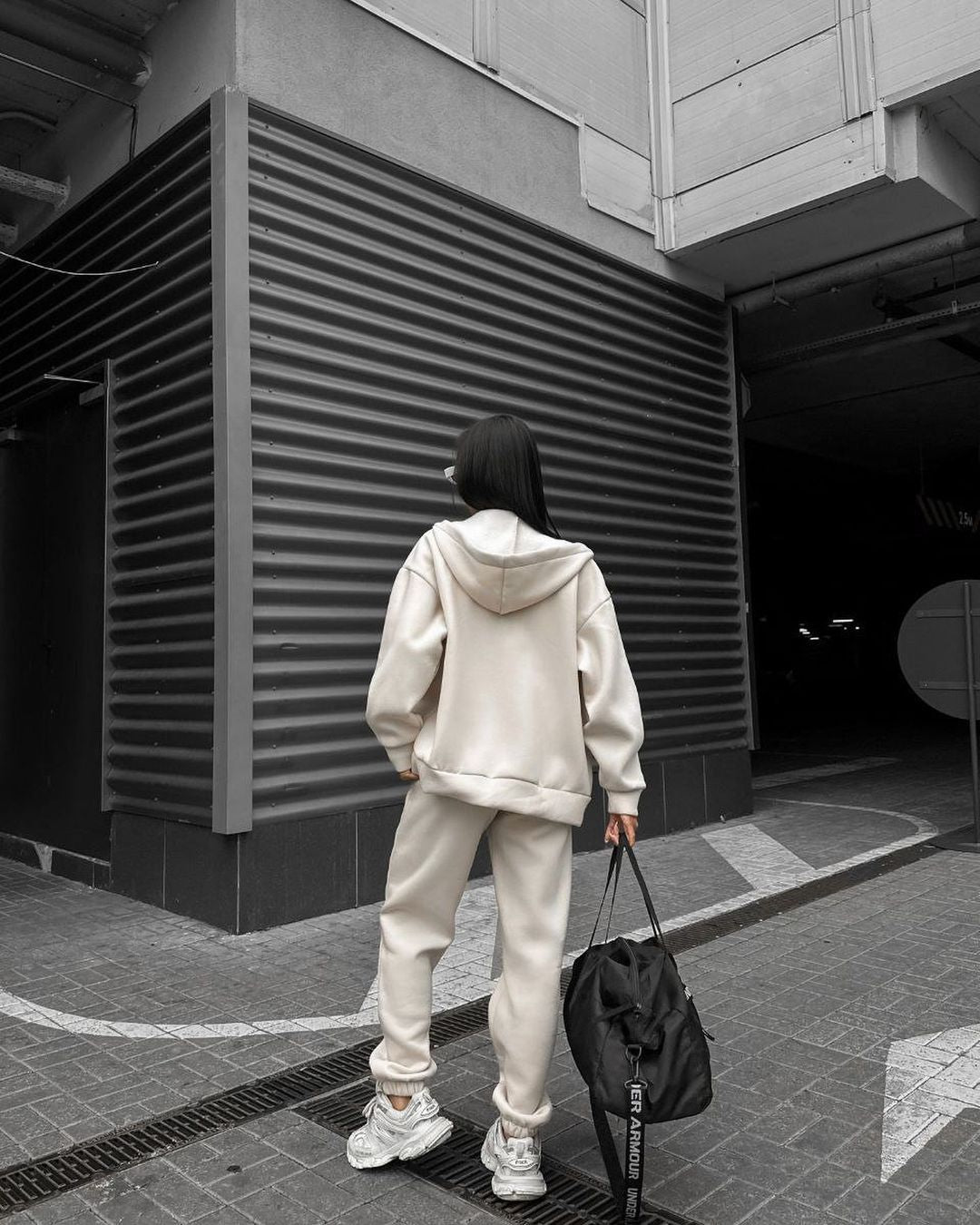 Women's sporty set consisting of a hooded jacket and jogging pants NOVAE