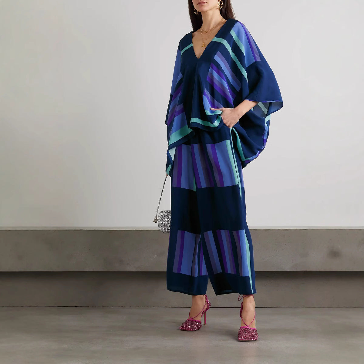 Women's leisure set with elegant cut and modern stripes NOVAE