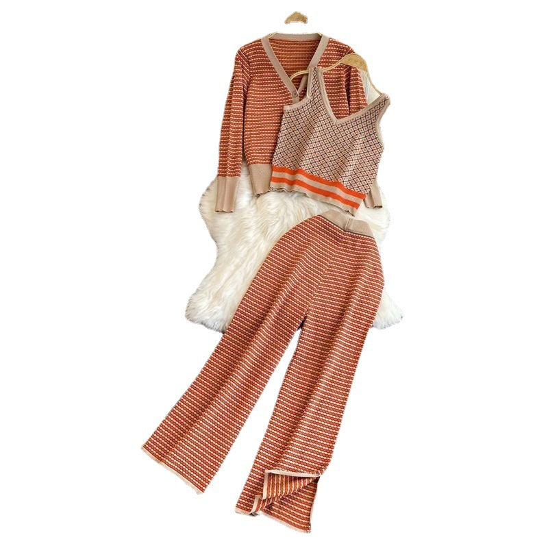 Women's stylish knit loungewear set with deep V-neck and wide-leg trousers NOVAE