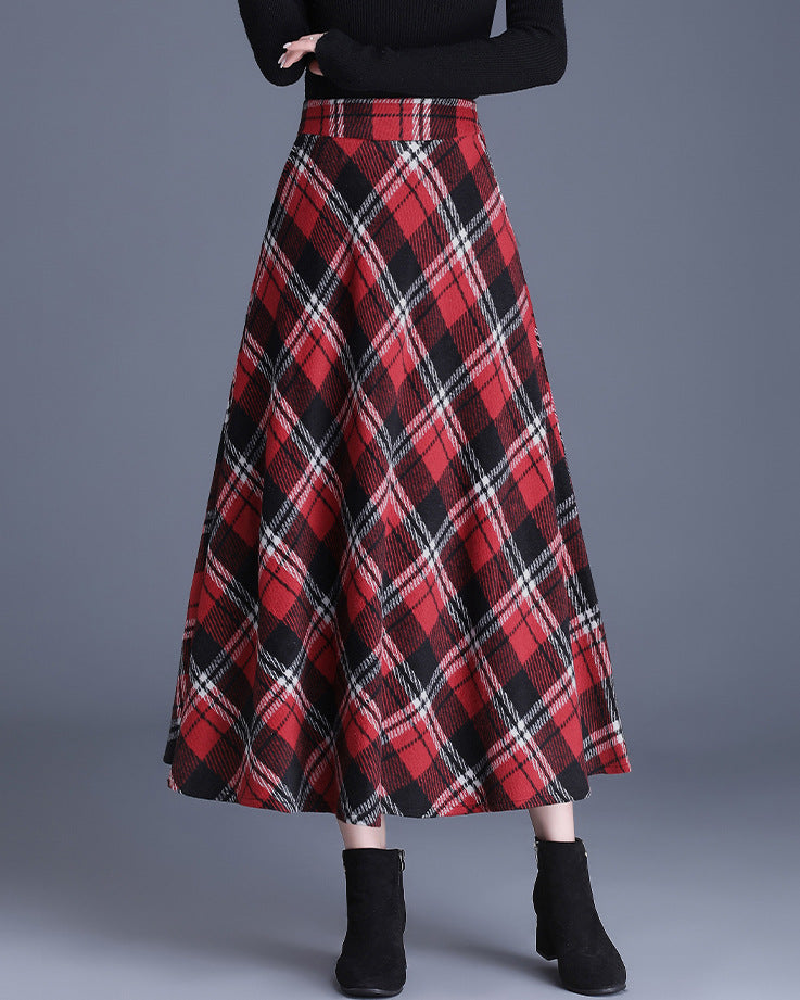 Women's maxi skirt in an elegant checked design NOVAE
