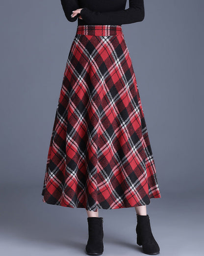 Women's maxi skirt in an elegant checked design NOVAE