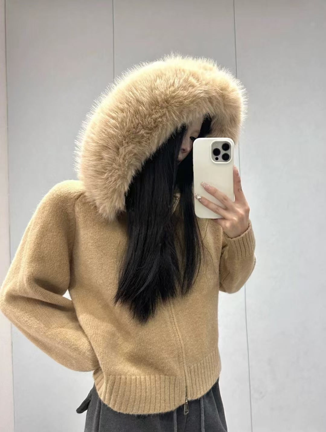 Women's cozy cardigan with luxurious fur collar and zipper NOVAE