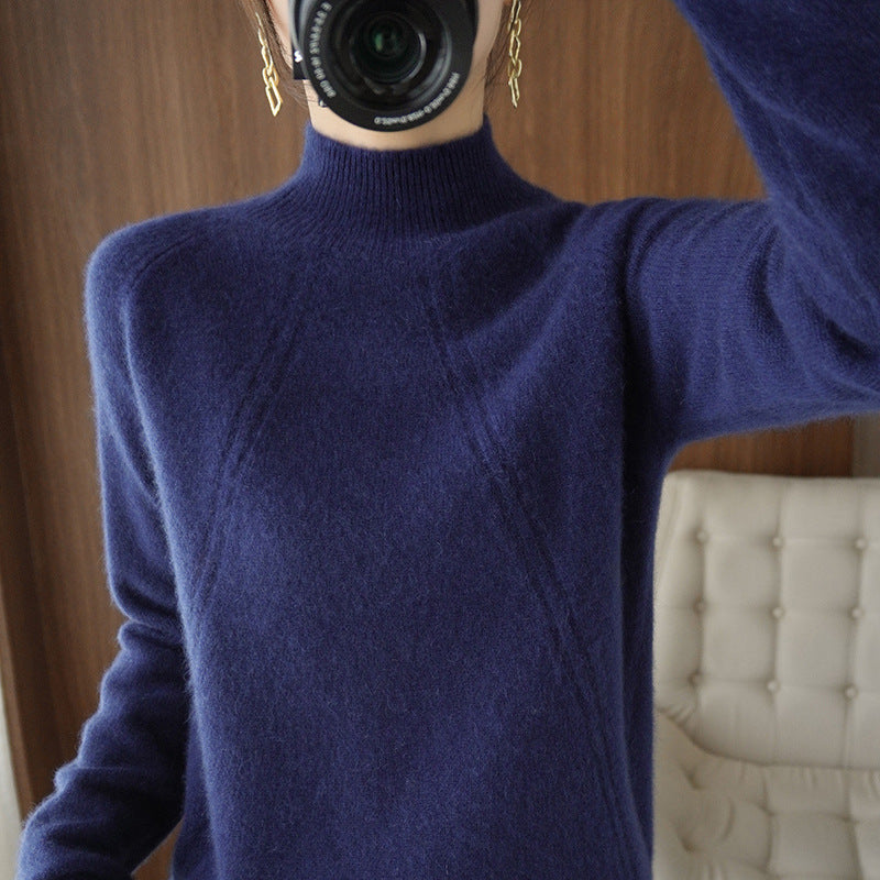 Women's cozy roll-neck sweater made of fine material with a relaxed fit NOVAE