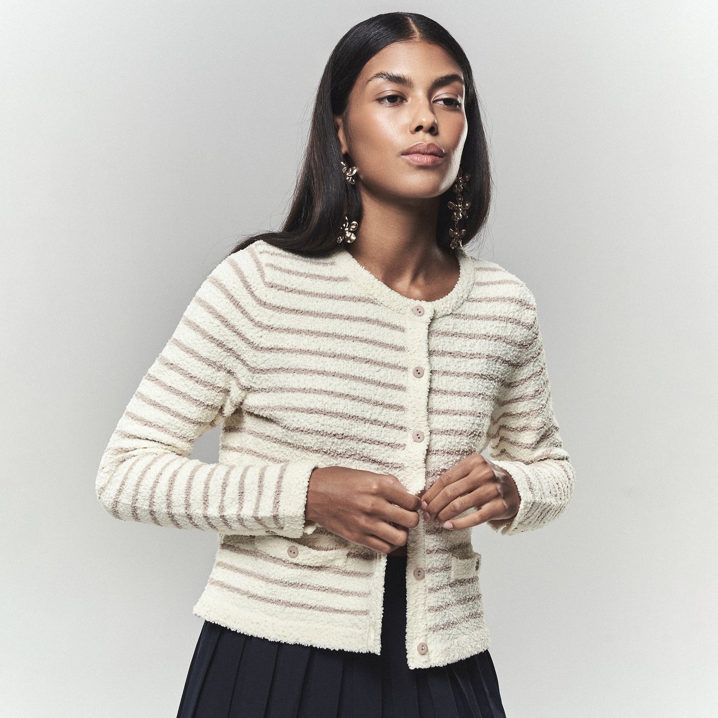 Women's cardigan with elegant button details and a casual cut NOVAE
