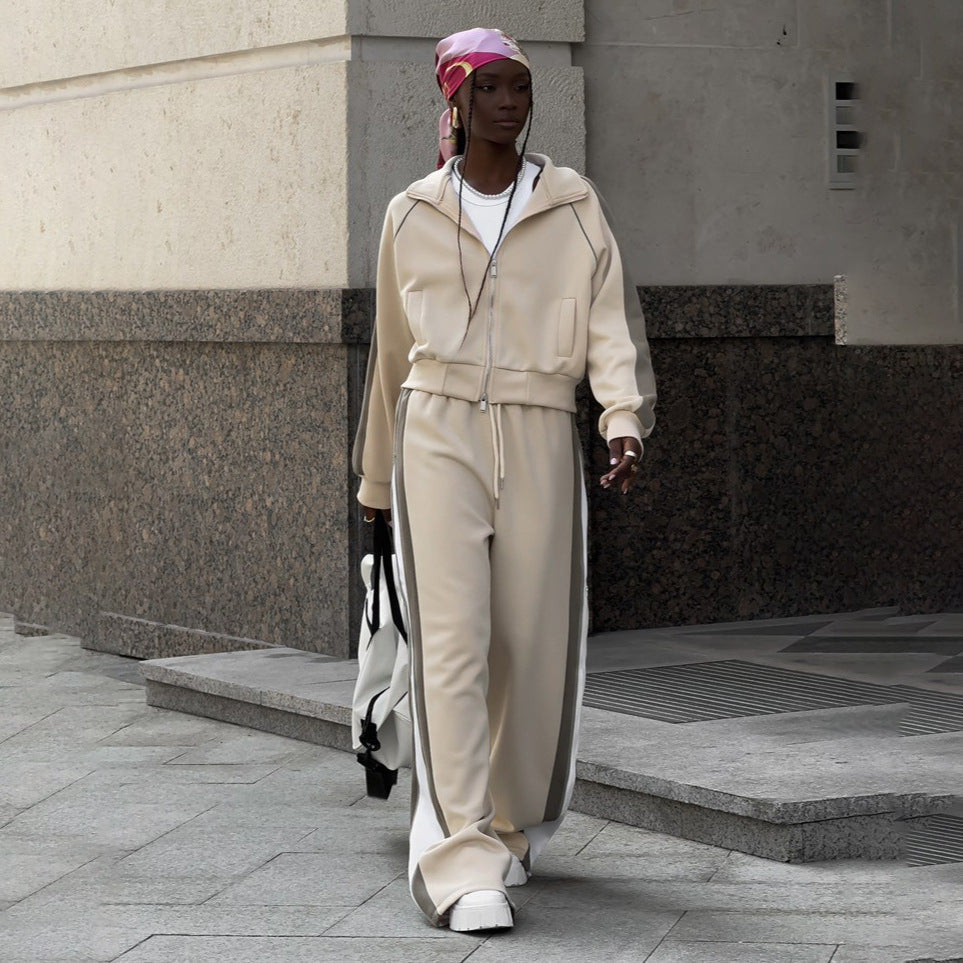 Women's sporty hooded jacket with a modern cut and contrasting details NOVAE