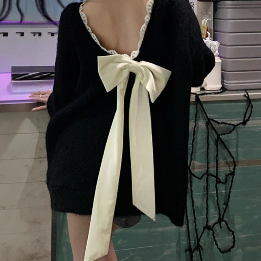 Women's Oversized Knit Sweater with V-Neck and Delicate Lace Trim NOVAE