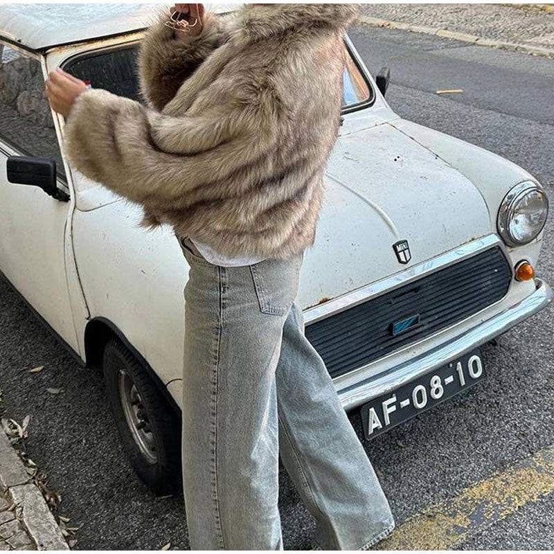 Women's cozy teddy jacket with a fashionable cut NOVAE