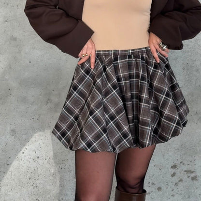 Women's checked mini skirt with a wide cut and playful flounce NOVAE
