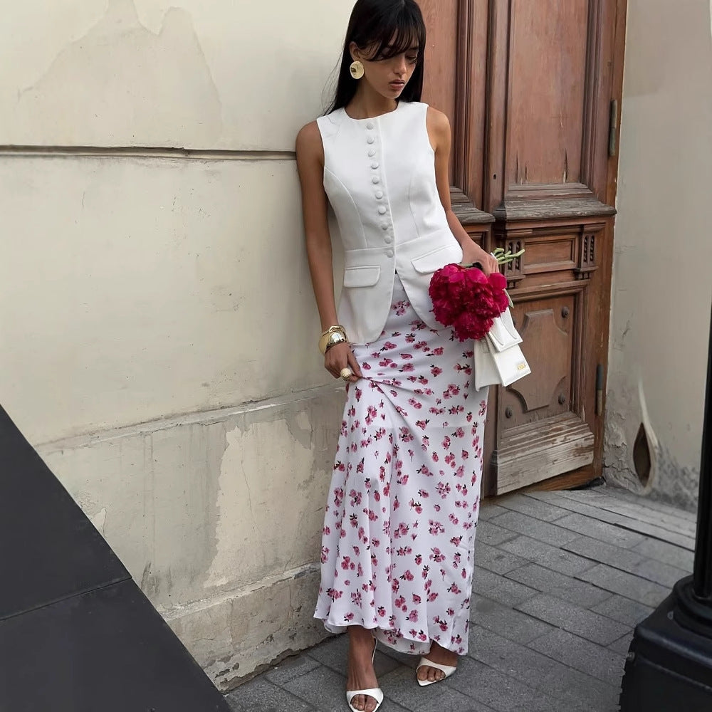 Women's elegant vest with feminine button details and fashionable side pockets NOVAE