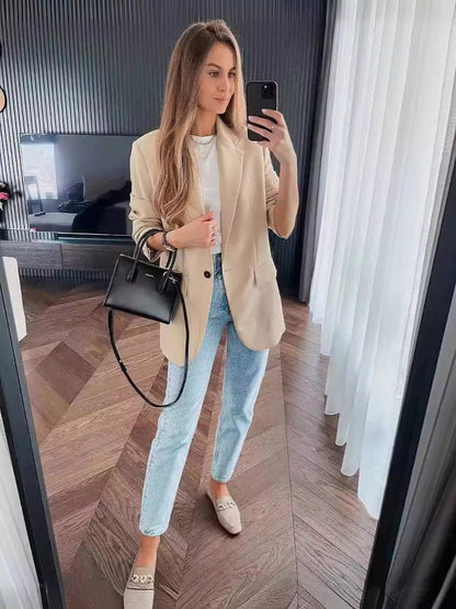 Women's tailored blazer with elegant lapels and practical pockets NOVAE