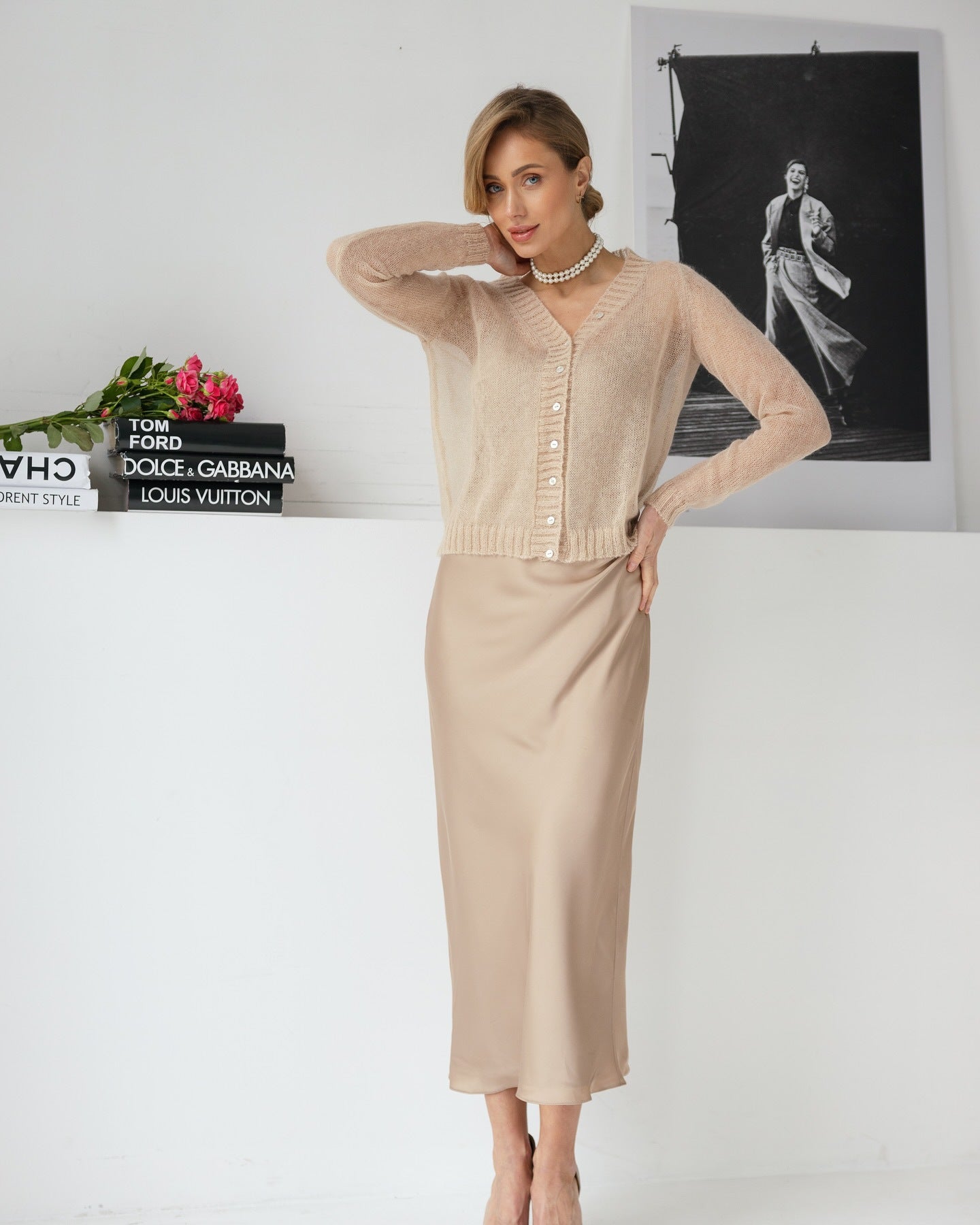 Women's cardigan with deep V-neck and practical pockets NOVAE