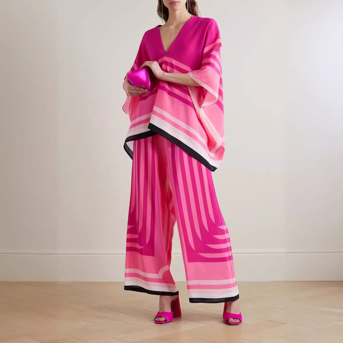 Women's leisure set with elegant cut and modern stripes NOVAE