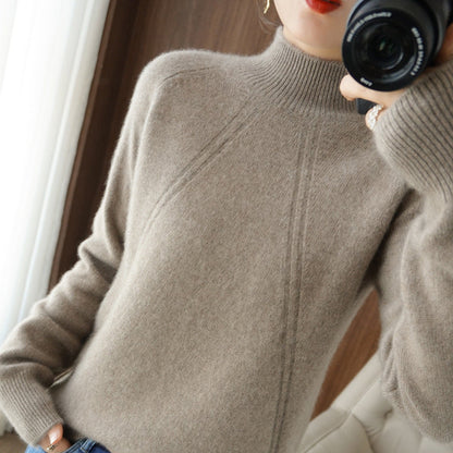 Women's cozy roll-neck sweater made of fine material with a relaxed fit NOVAE