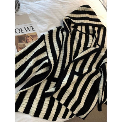 Women's Oversized Knit Poncho with Graphic Stripe Pattern NOVAE