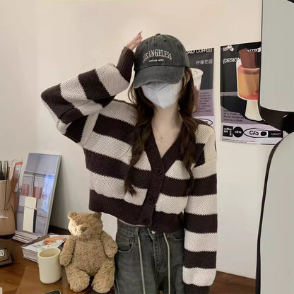 Women's fashionable cardigan with structured design and buttoned neckline NOVAE