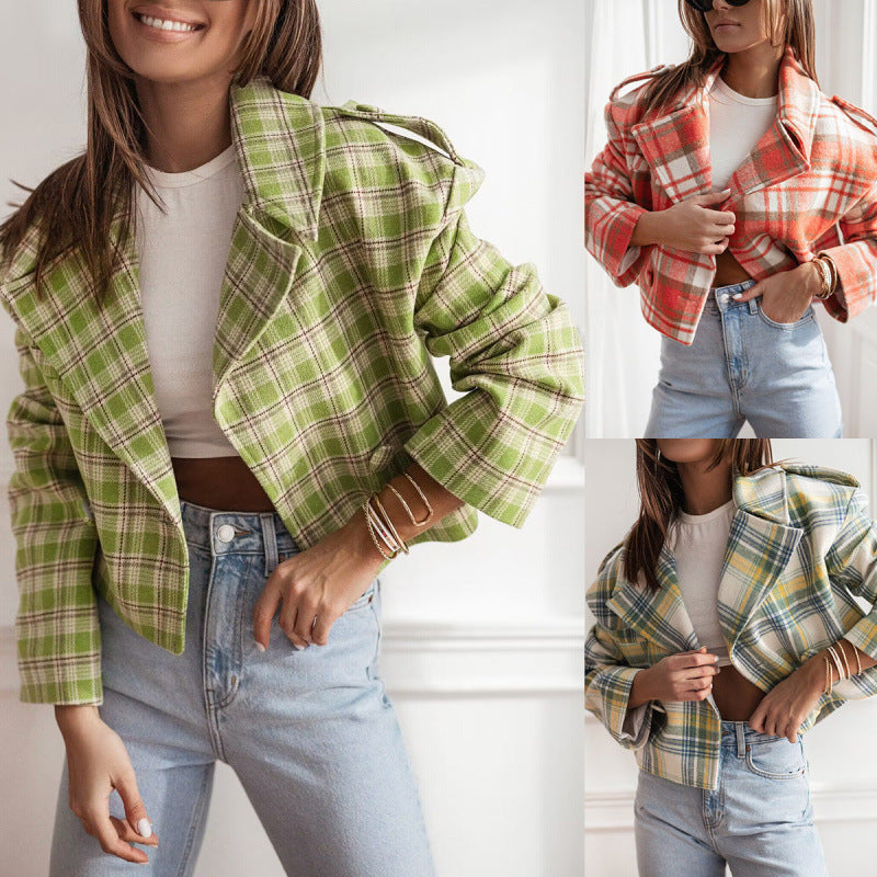 Women's short jacket in a modern check pattern with a flattering cut NOVAE